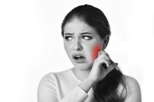 Black and white photo of woman with cracked teeth in Saratoga